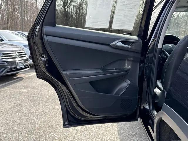 2025 Volkswagen Taos 1.5T SE Black
