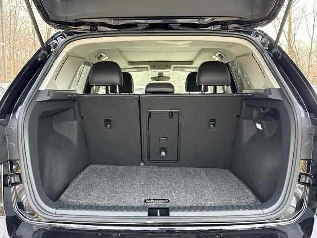 2025 Volkswagen Taos 1.5T SE Black