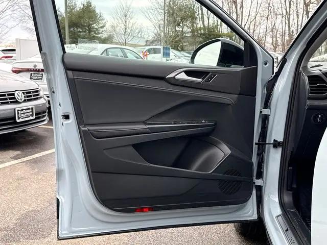 2025 Volkswagen Taos 1.5T SE Black