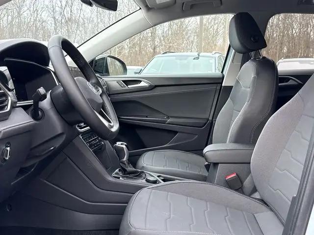 2025 Volkswagen Taos 1.5T SE Black