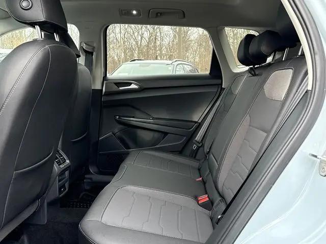 2025 Volkswagen Taos 1.5T SE Black