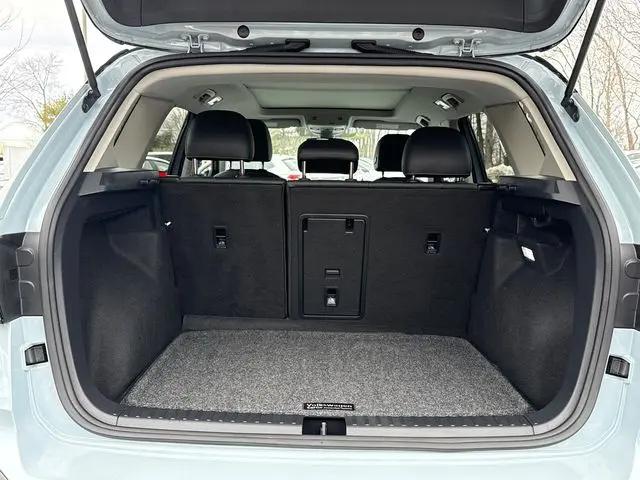 2025 Volkswagen Taos 1.5T SE Black