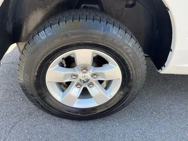 2023 Ram 1500 Classic SLT Crew Cab 4x2 5'7" Box