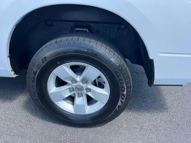 2023 Ram 1500 Classic SLT Crew Cab 4x2 5'7" Box