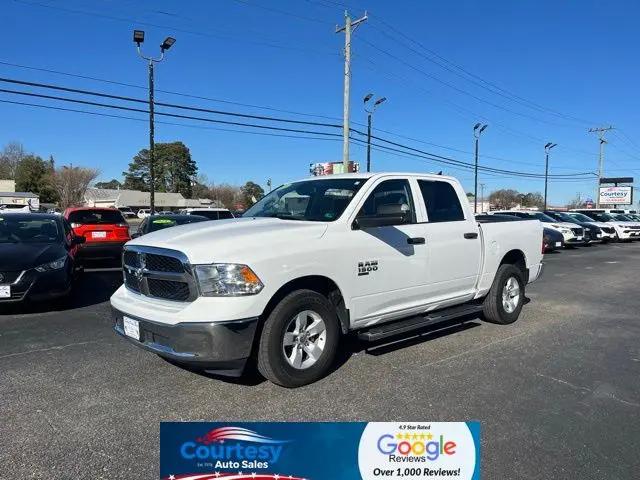 2023 Ram 1500 Classic SLT Crew Cab 4x2 5'7" Box
