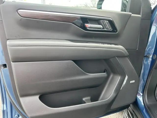 2026 Chevrolet Suburban LT, 4WD