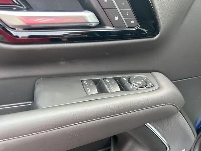 2026 Chevrolet Suburban LT, 4WD