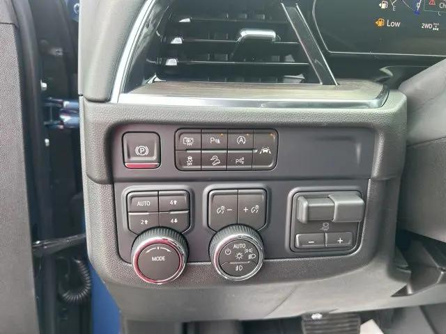 2026 Chevrolet Suburban LT, 4WD