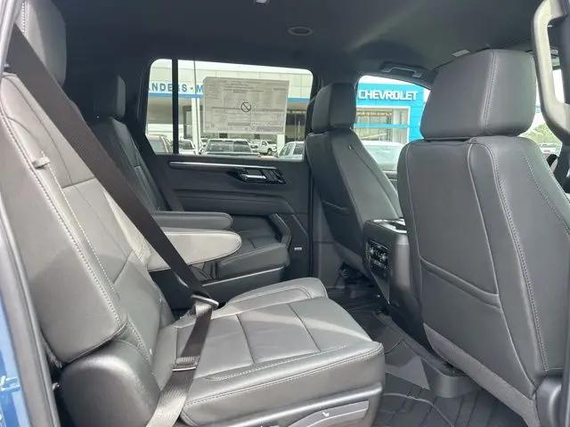 2026 Chevrolet Suburban LT, 4WD