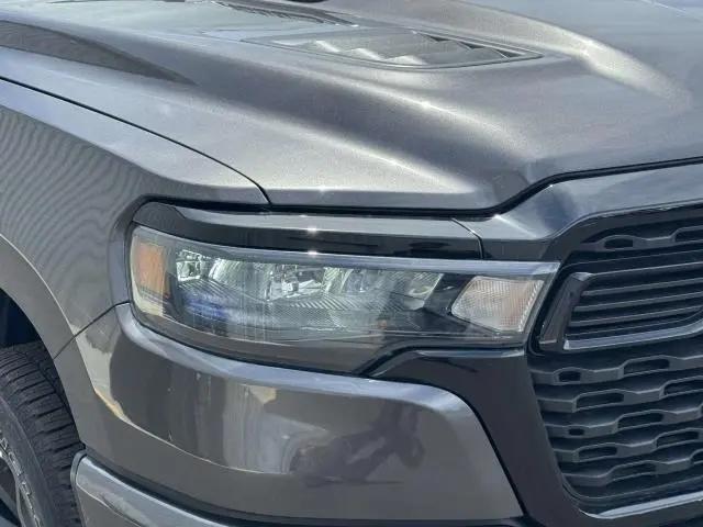 2026 Ram 1500 Express Crew Cab 4x4 57 Box