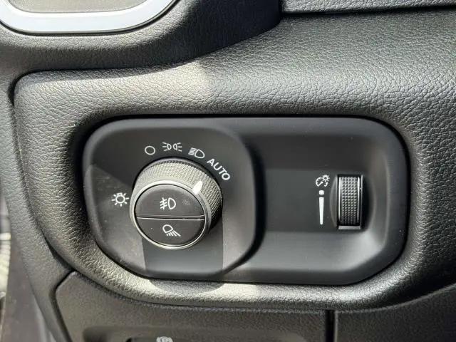 2026 Ram 1500 Express Crew Cab 4x4 57 Box