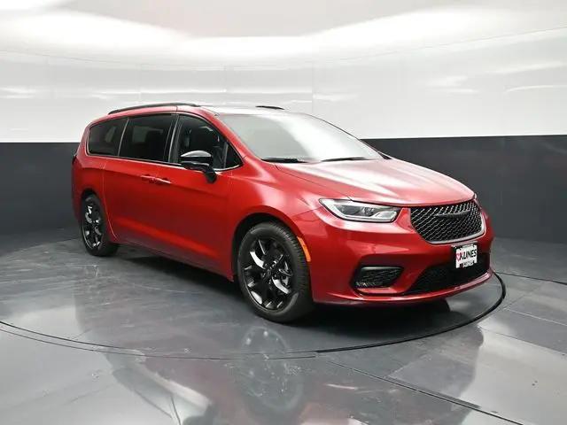 2026 Chrysler Pacifica Limited for sale in Sterling, IL
