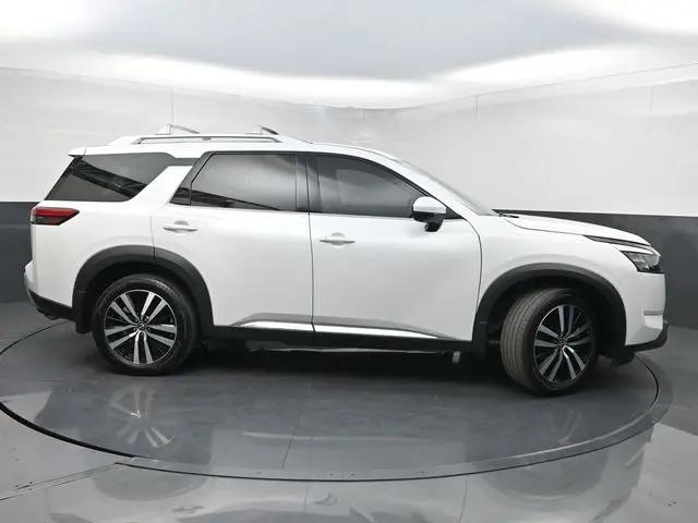 2025 Nissan Pathfinder Platinum FWD