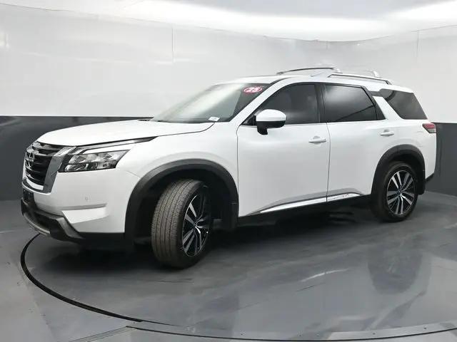 2025 Nissan Pathfinder Platinum FWD