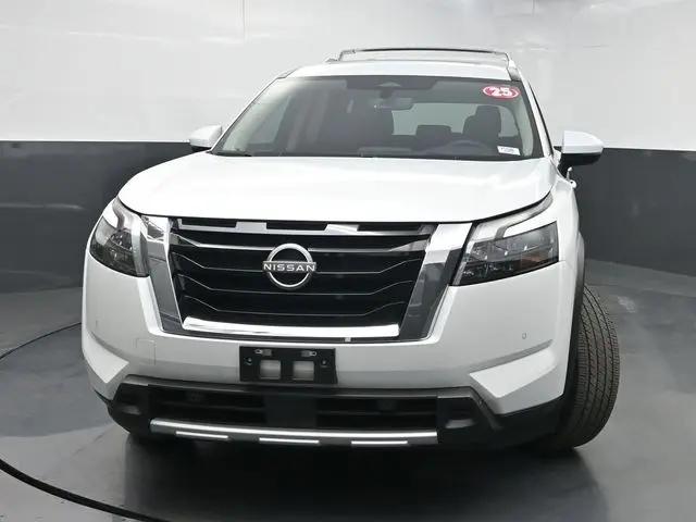2025 Nissan Pathfinder Platinum FWD