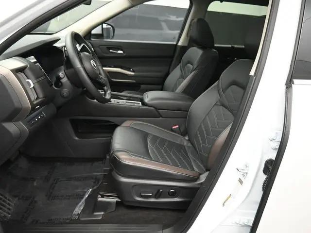2025 Nissan Pathfinder Platinum FWD