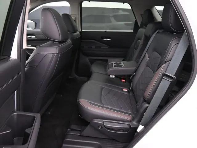 2025 Nissan Pathfinder Platinum FWD