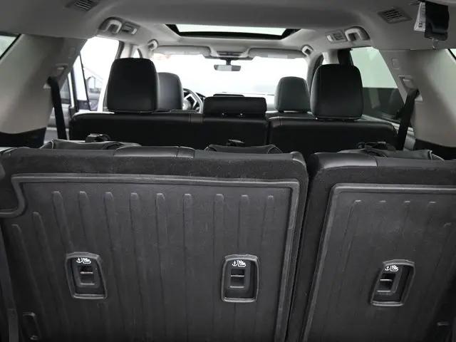 2025 Nissan Pathfinder Platinum FWD