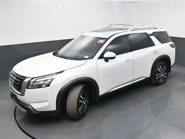 2025 Nissan Pathfinder Platinum FWD