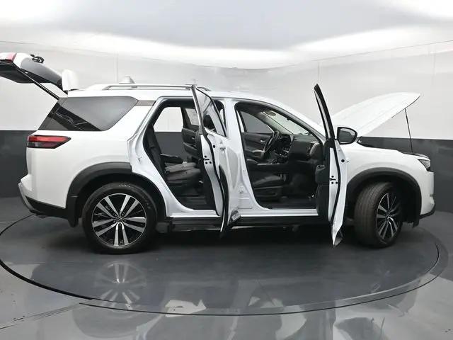 2025 Nissan Pathfinder Platinum FWD