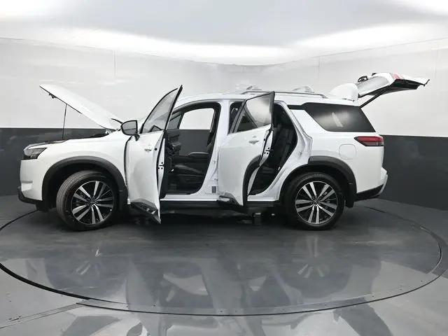 2025 Nissan Pathfinder Platinum FWD