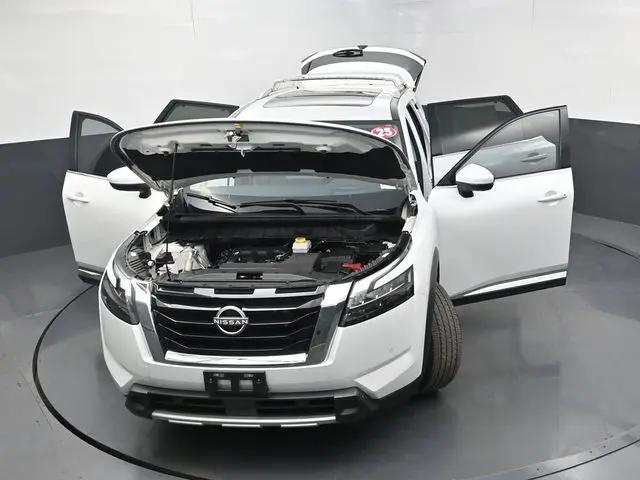2025 Nissan Pathfinder Platinum FWD