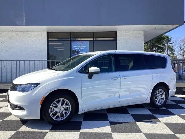 2023 Chrysler Voyager LX