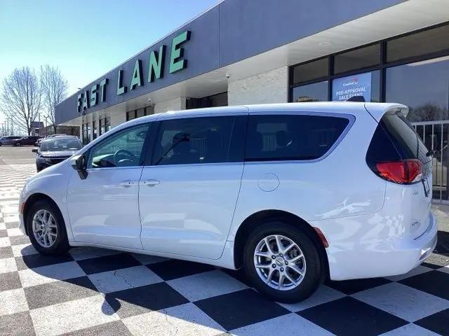 2023 Chrysler Voyager LX