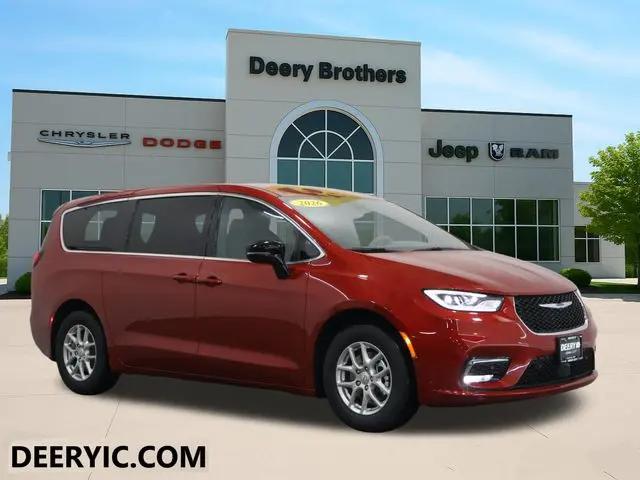 2026 Chrysler Pacifica Select for sale in Iowa City, IA