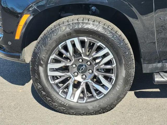 2025 Chevrolet Suburban 4WD Z71