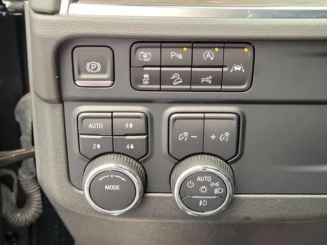 2025 Chevrolet Suburban 4WD Z71