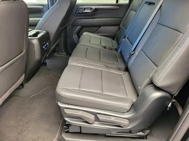 2025 Chevrolet Suburban 4WD Z71