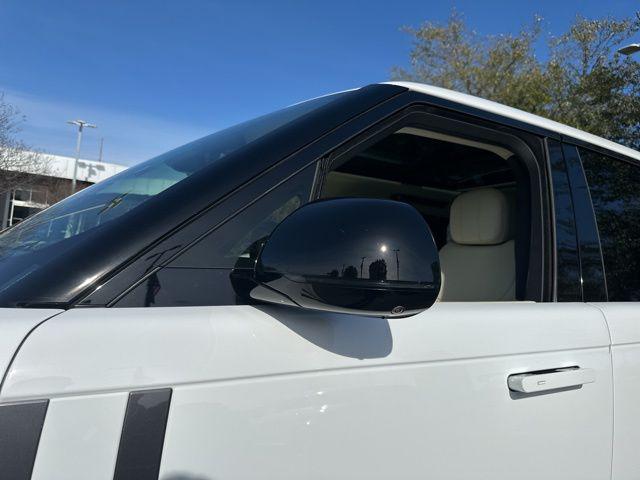 2025 Land Rover Range Rover P550e SE
