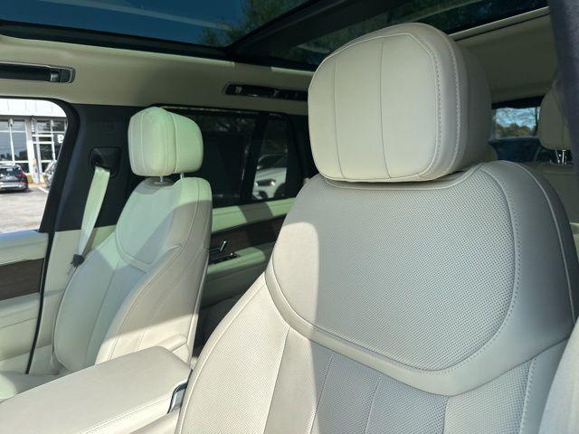 2025 Land Rover Range Rover P550e SE