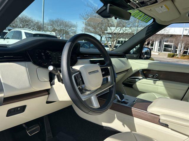 2025 Land Rover Range Rover P550e SE