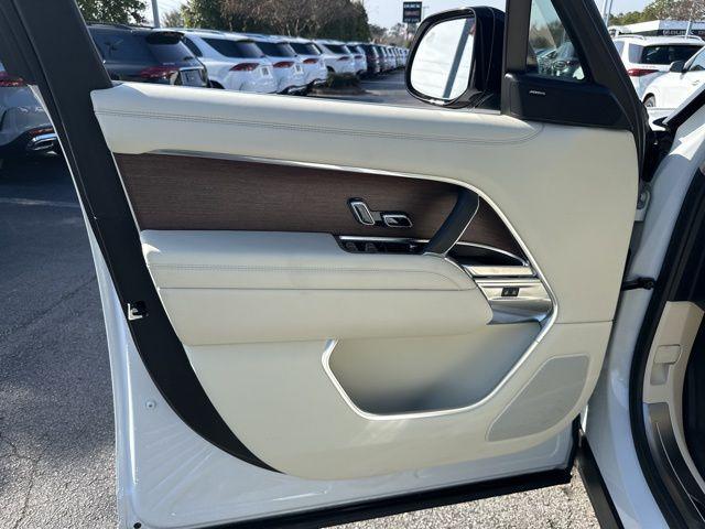 2025 Land Rover Range Rover P550e SE