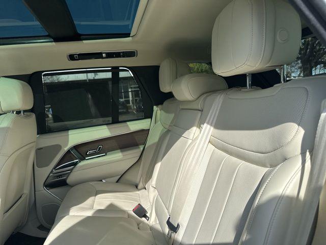 2025 Land Rover Range Rover P550e SE