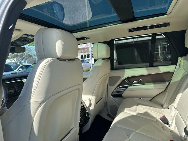 2025 Land Rover Range Rover P550e SE