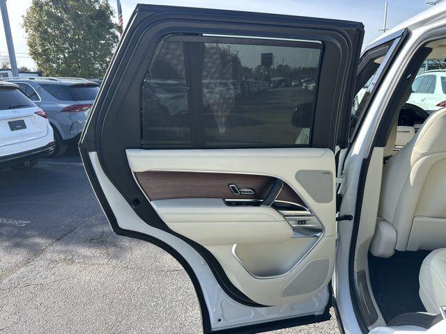 2025 Land Rover Range Rover P550e SE
