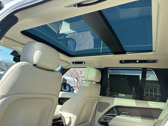 2025 Land Rover Range Rover P550e SE