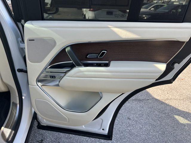 2025 Land Rover Range Rover P550e SE