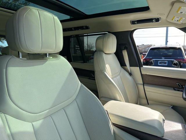 2025 Land Rover Range Rover P550e SE