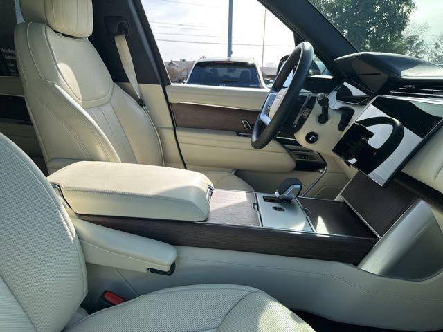2025 Land Rover Range Rover P550e SE