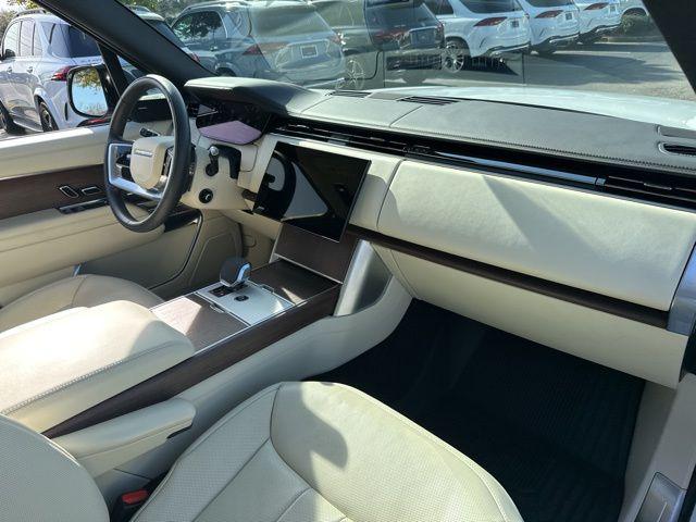 2025 Land Rover Range Rover P550e SE