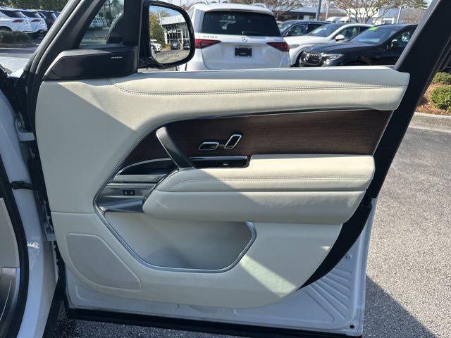 2025 Land Rover Range Rover P550e SE