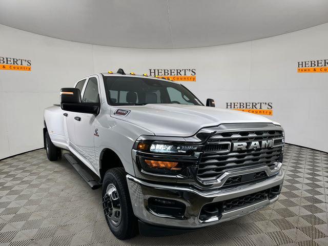 2026 RAM Ram 3500 RAM 3500 TRADESMAN CREW CAB 4X4 8 BOX