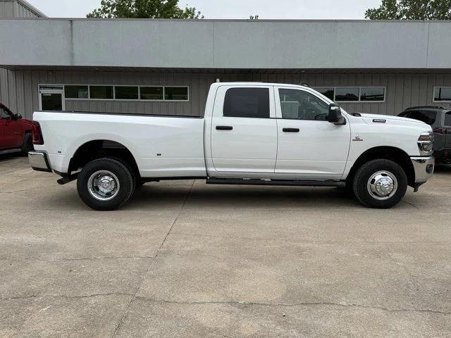2026 RAM Ram 3500 RAM 3500 TRADESMAN CREW CAB 4X4 8 BOX