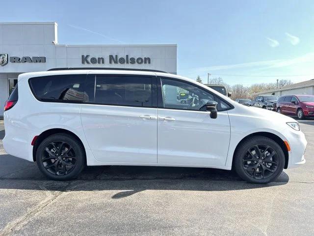 2026 Chrysler Pacifica Limited AWD