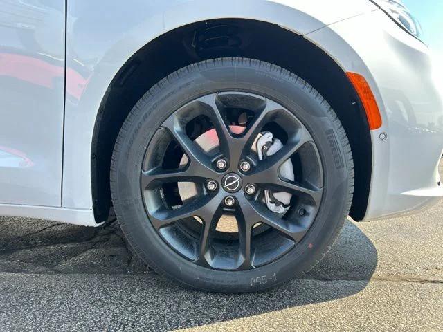 2026 Chrysler Pacifica Limited AWD