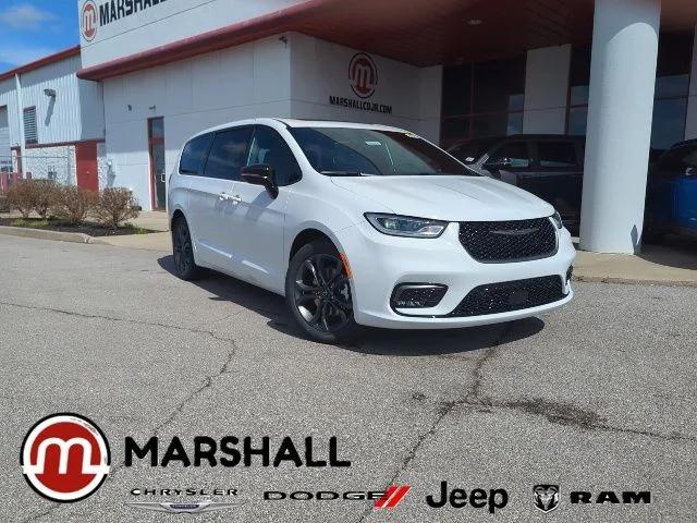 2026 Chrysler Pacifica Select for sale in Crittenden, KY